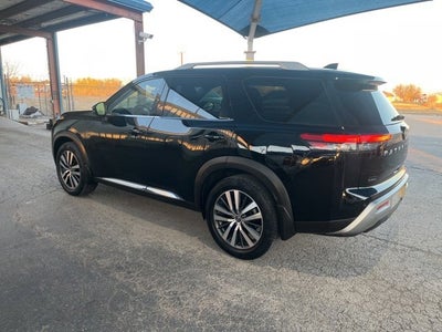 2022 Nissan Pathfinder Platinum