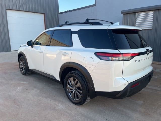 2022 Nissan Pathfinder SV