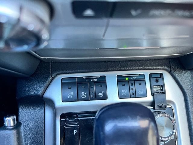 2019 Toyota Land Cruiser Base