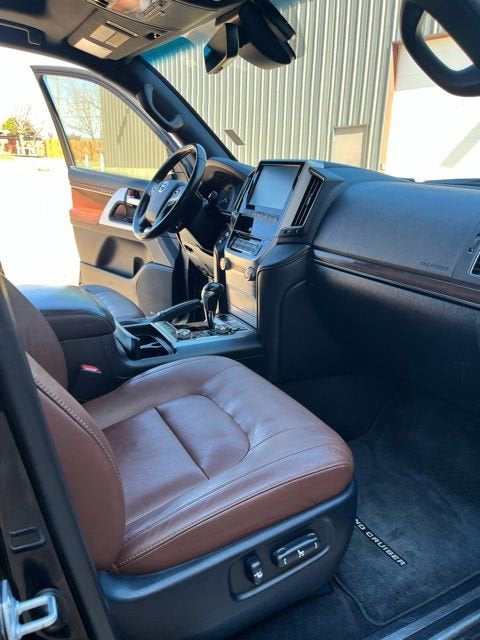 2019 Toyota Land Cruiser Base